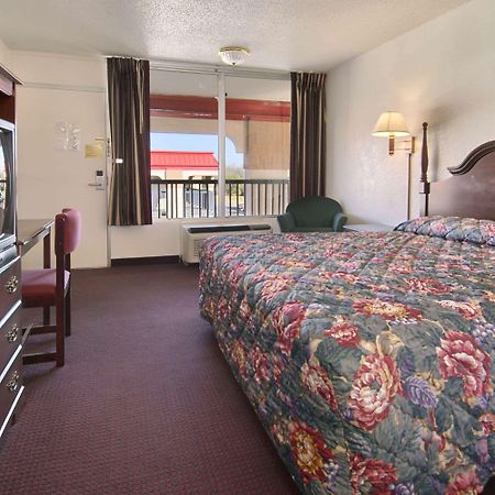 Super 8 By Wyndham Oklahoma Fairgrounds Motell Exteriör bild