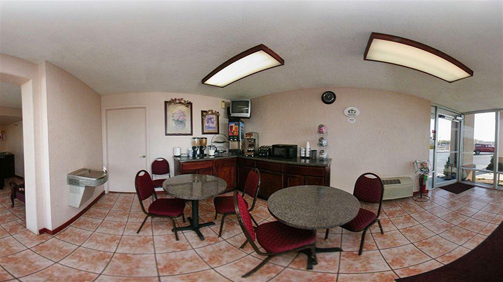 Super 8 By Wyndham Oklahoma Fairgrounds Motell Exteriör bild